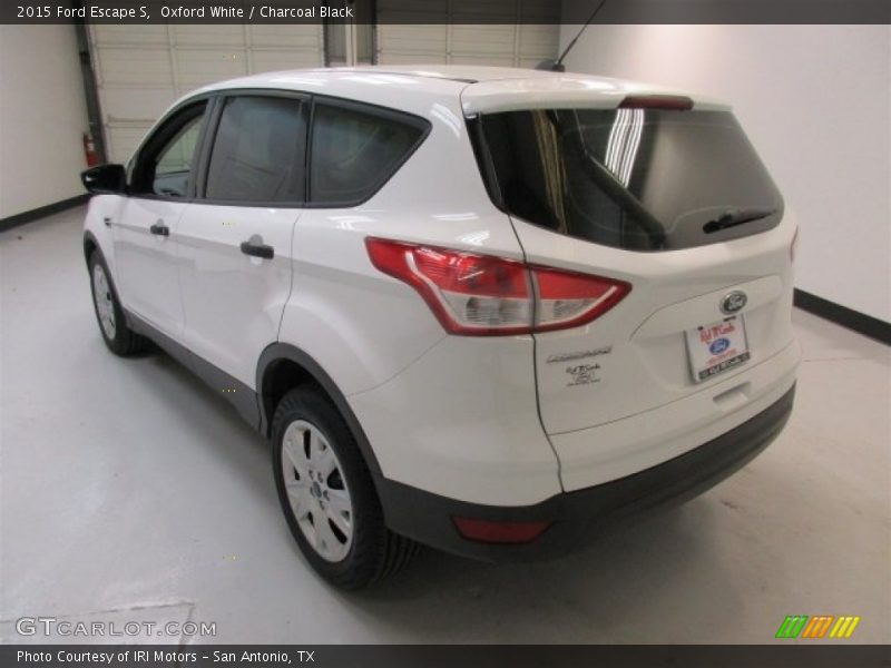 Oxford White / Charcoal Black 2015 Ford Escape S
