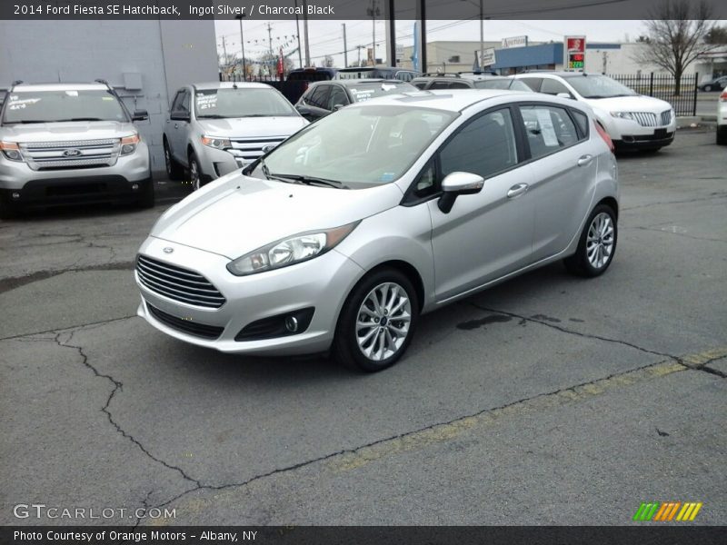 Front 3/4 View of 2014 Fiesta SE Hatchback