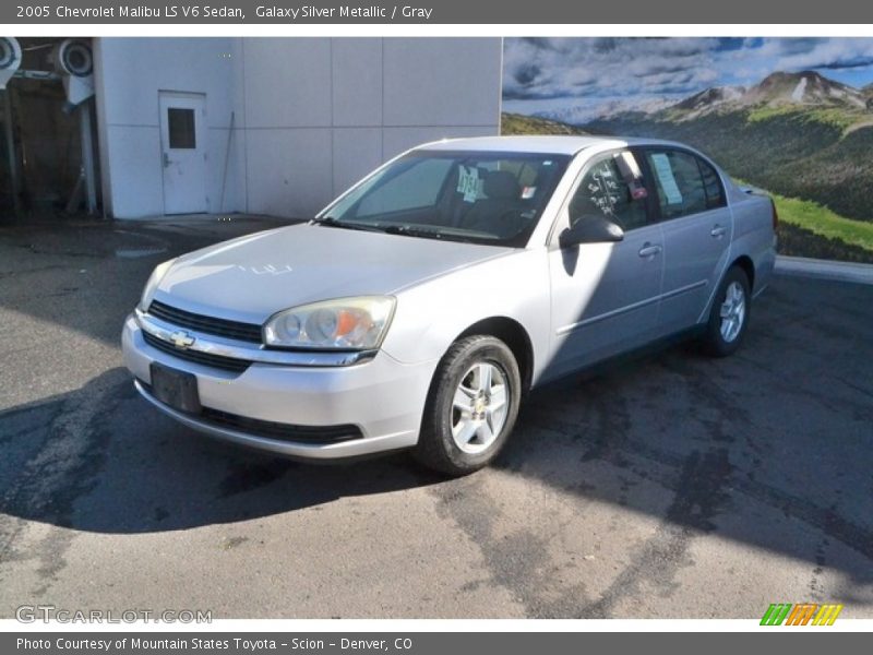 Front 3/4 View of 2005 Malibu LS V6 Sedan