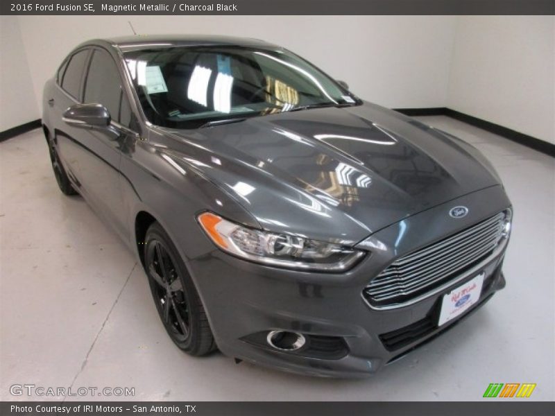 Magnetic Metallic / Charcoal Black 2016 Ford Fusion SE