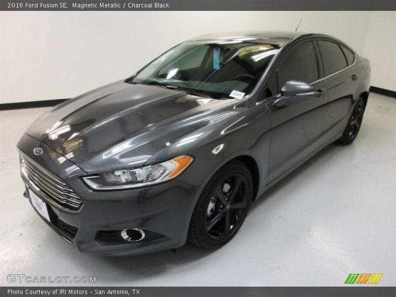 Magnetic Metallic / Charcoal Black 2016 Ford Fusion SE