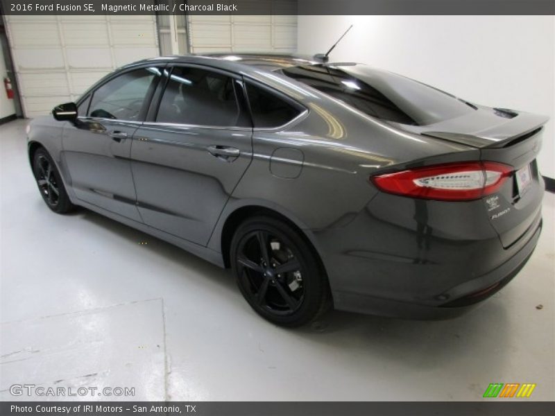 Magnetic Metallic / Charcoal Black 2016 Ford Fusion SE