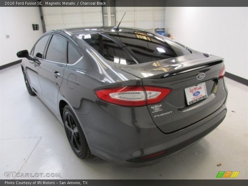 Magnetic Metallic / Charcoal Black 2016 Ford Fusion SE