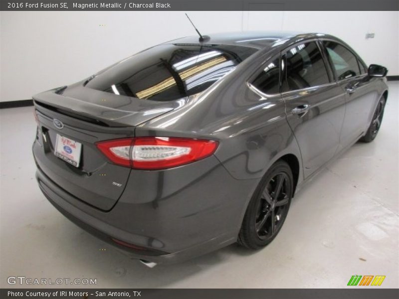 Magnetic Metallic / Charcoal Black 2016 Ford Fusion SE