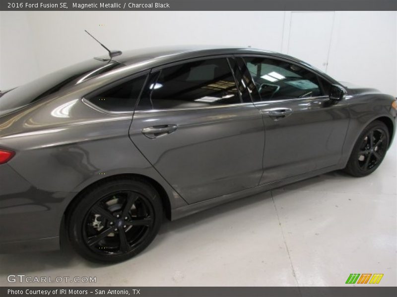 Magnetic Metallic / Charcoal Black 2016 Ford Fusion SE