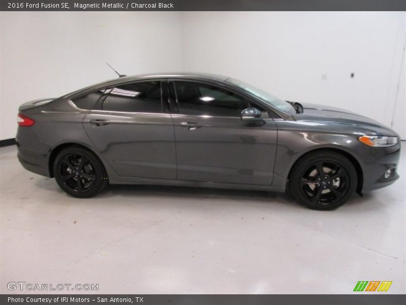 Magnetic Metallic / Charcoal Black 2016 Ford Fusion SE