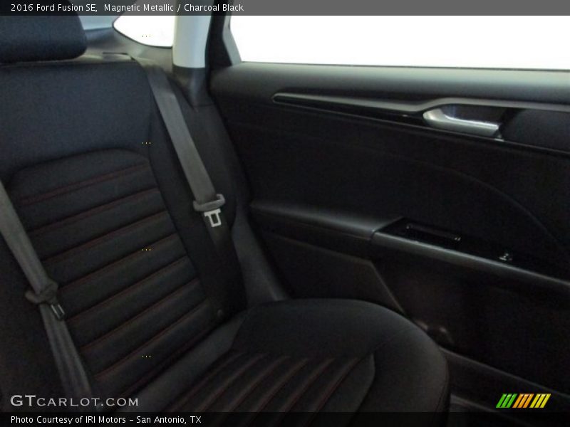 Magnetic Metallic / Charcoal Black 2016 Ford Fusion SE