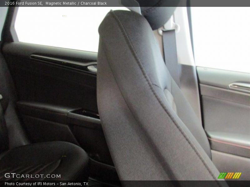 Magnetic Metallic / Charcoal Black 2016 Ford Fusion SE
