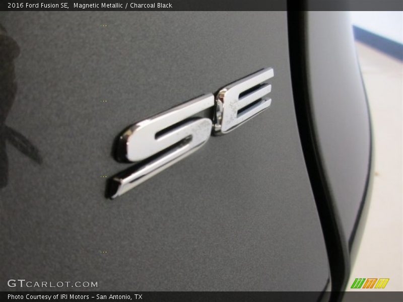 Magnetic Metallic / Charcoal Black 2016 Ford Fusion SE