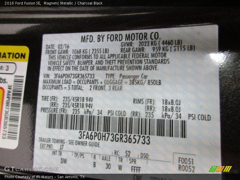Magnetic Metallic / Charcoal Black 2016 Ford Fusion SE
