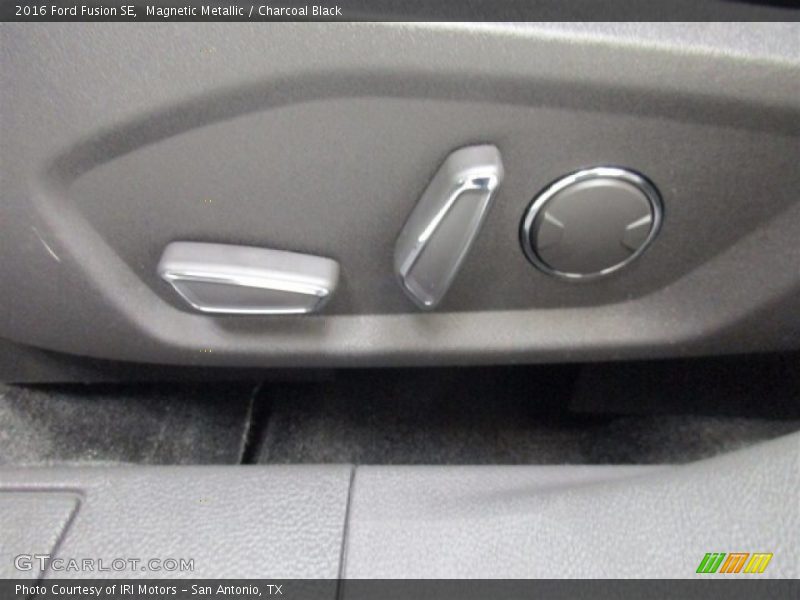 Magnetic Metallic / Charcoal Black 2016 Ford Fusion SE