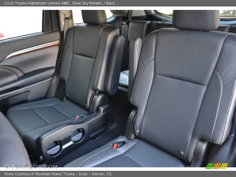 Silver Sky Metallic / Black 2016 Toyota Highlander Limited AWD