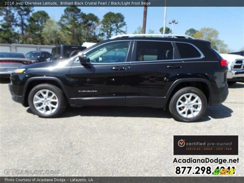 Brilliant Black Crystal Pearl / Black/Light Frost Beige 2016 Jeep Cherokee Latitude