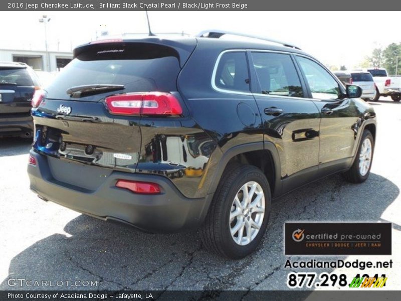 Brilliant Black Crystal Pearl / Black/Light Frost Beige 2016 Jeep Cherokee Latitude