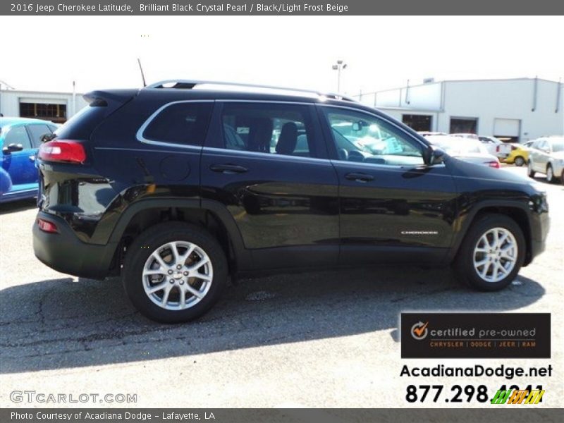 Brilliant Black Crystal Pearl / Black/Light Frost Beige 2016 Jeep Cherokee Latitude