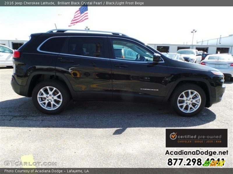 Brilliant Black Crystal Pearl / Black/Light Frost Beige 2016 Jeep Cherokee Latitude
