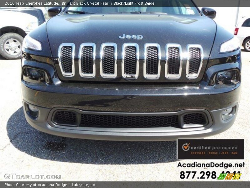 Brilliant Black Crystal Pearl / Black/Light Frost Beige 2016 Jeep Cherokee Latitude