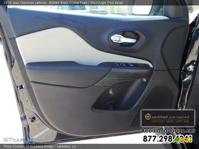 Brilliant Black Crystal Pearl / Black/Light Frost Beige 2016 Jeep Cherokee Latitude
