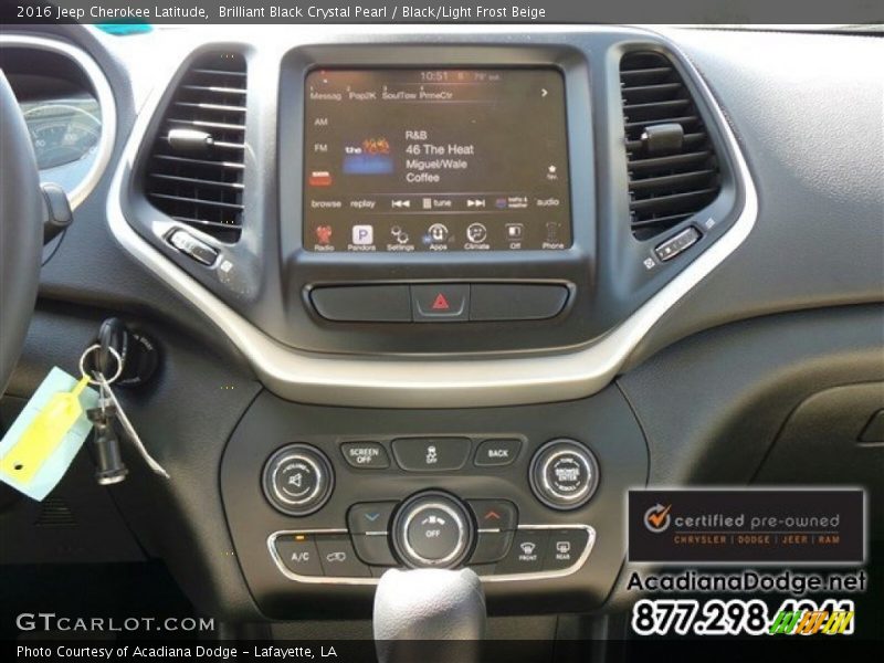 Brilliant Black Crystal Pearl / Black/Light Frost Beige 2016 Jeep Cherokee Latitude