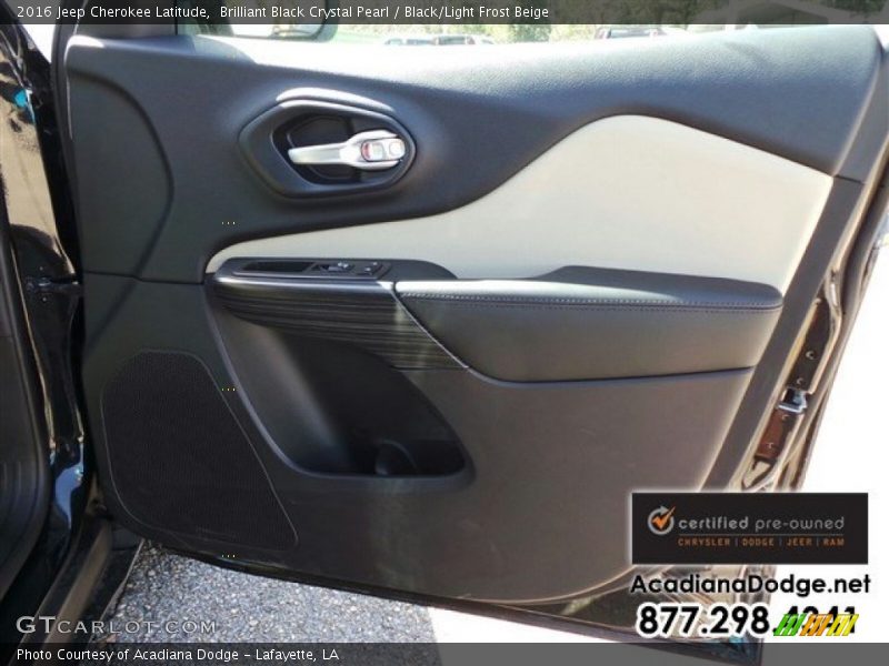 Brilliant Black Crystal Pearl / Black/Light Frost Beige 2016 Jeep Cherokee Latitude