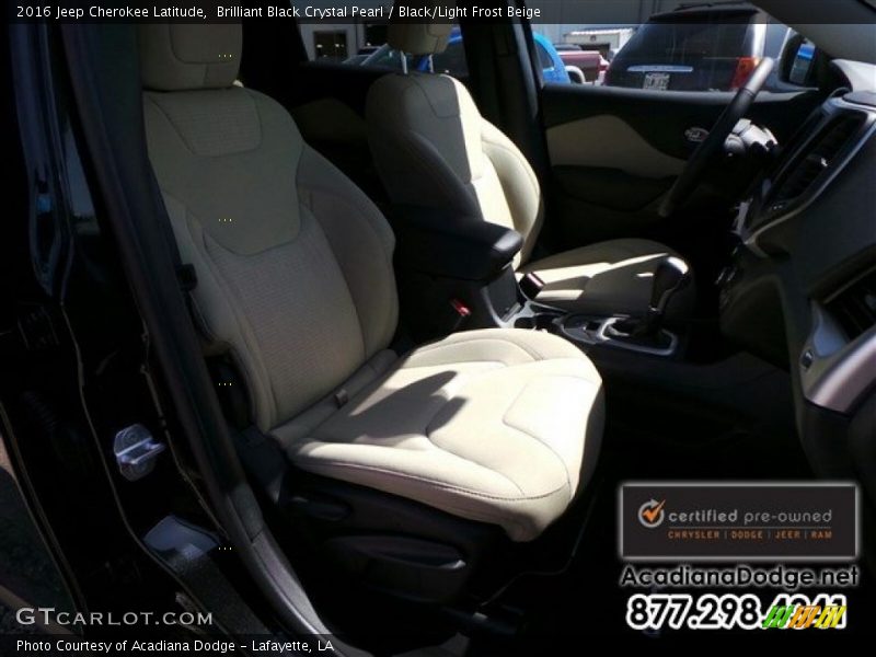 Brilliant Black Crystal Pearl / Black/Light Frost Beige 2016 Jeep Cherokee Latitude