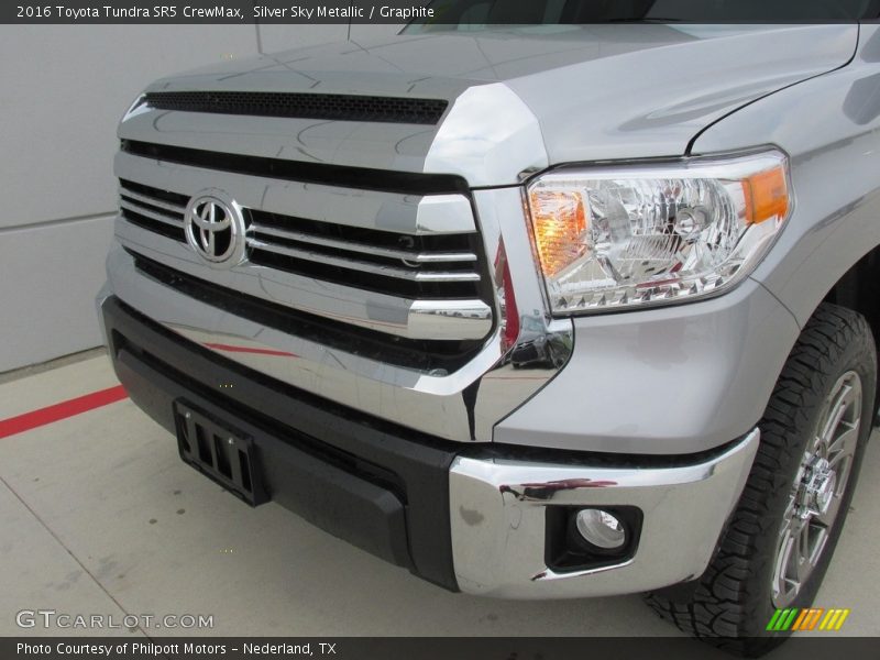 Silver Sky Metallic / Graphite 2016 Toyota Tundra SR5 CrewMax