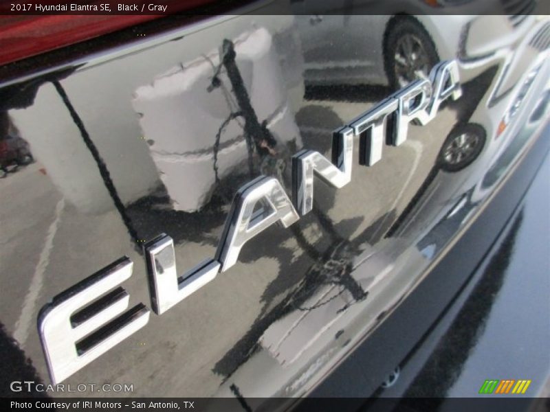 Black / Gray 2017 Hyundai Elantra SE