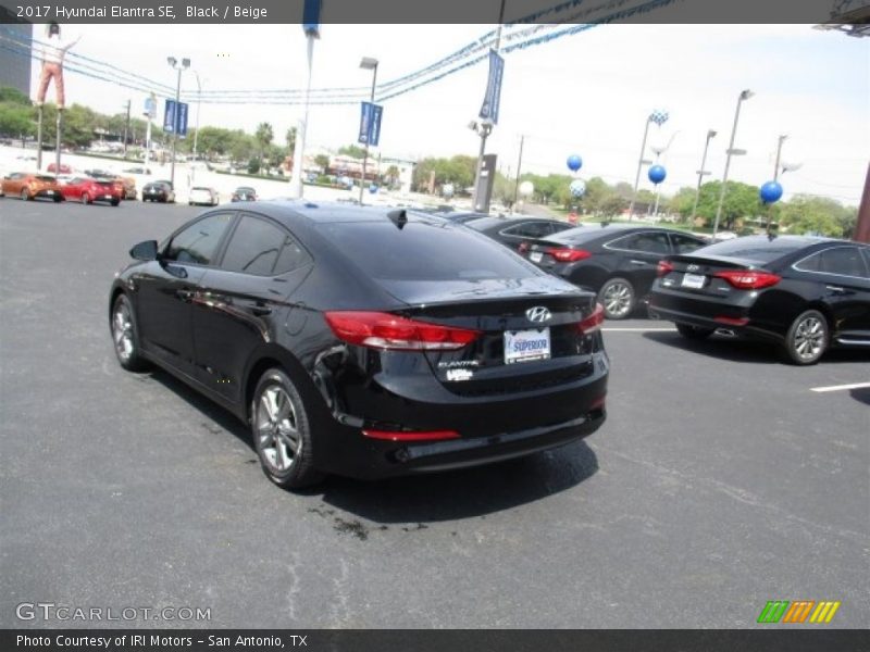 Black / Beige 2017 Hyundai Elantra SE