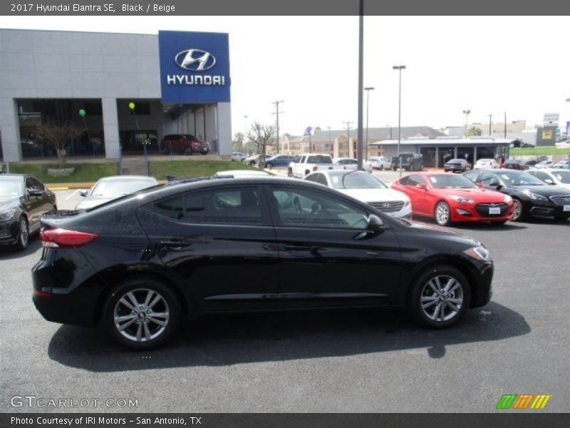Black / Beige 2017 Hyundai Elantra SE