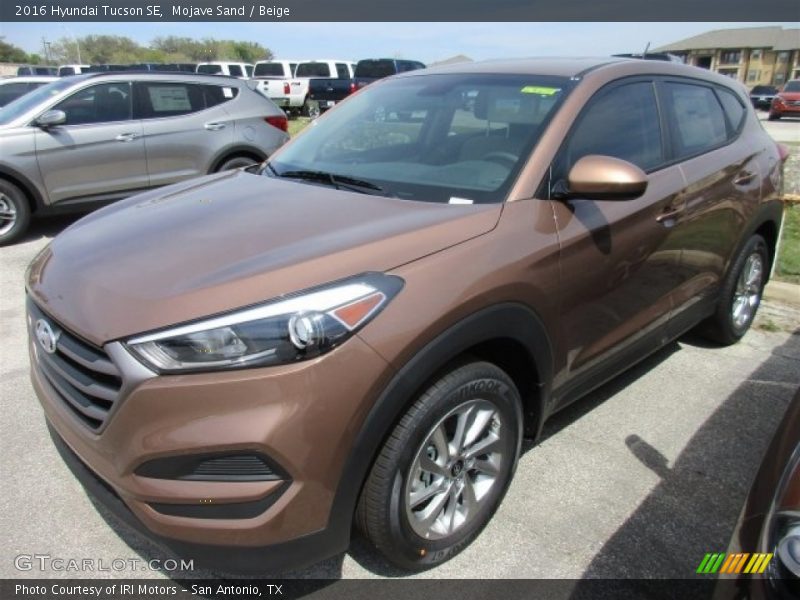 Front 3/4 View of 2016 Tucson SE