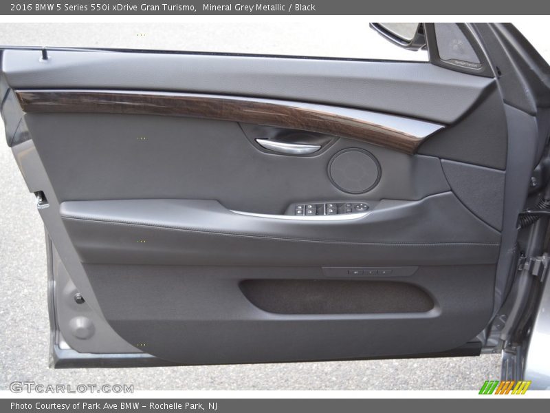 Mineral Grey Metallic / Black 2016 BMW 5 Series 550i xDrive Gran Turismo