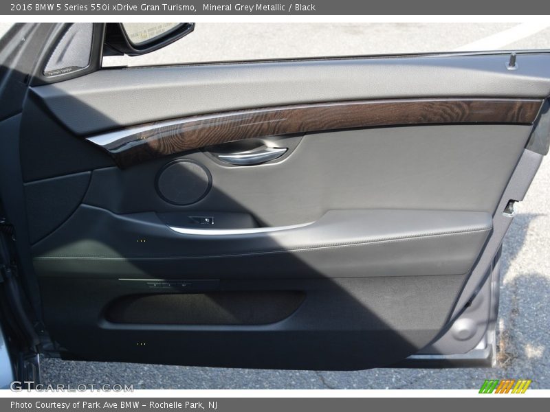 Mineral Grey Metallic / Black 2016 BMW 5 Series 550i xDrive Gran Turismo