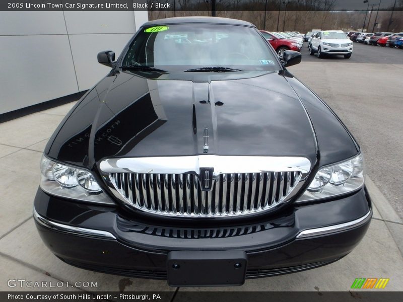 Black / Black 2009 Lincoln Town Car Signature Limited