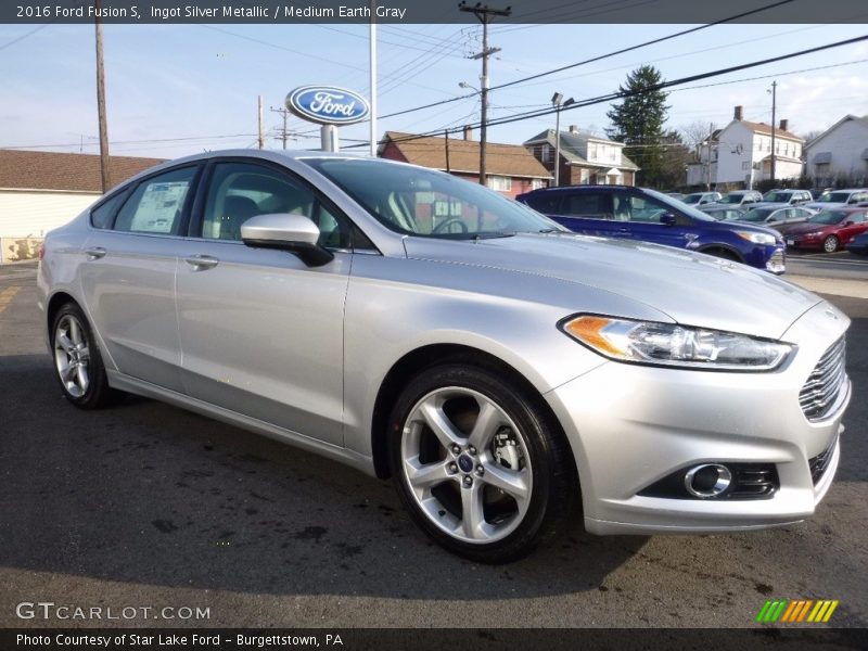 Ingot Silver Metallic / Medium Earth Gray 2016 Ford Fusion S