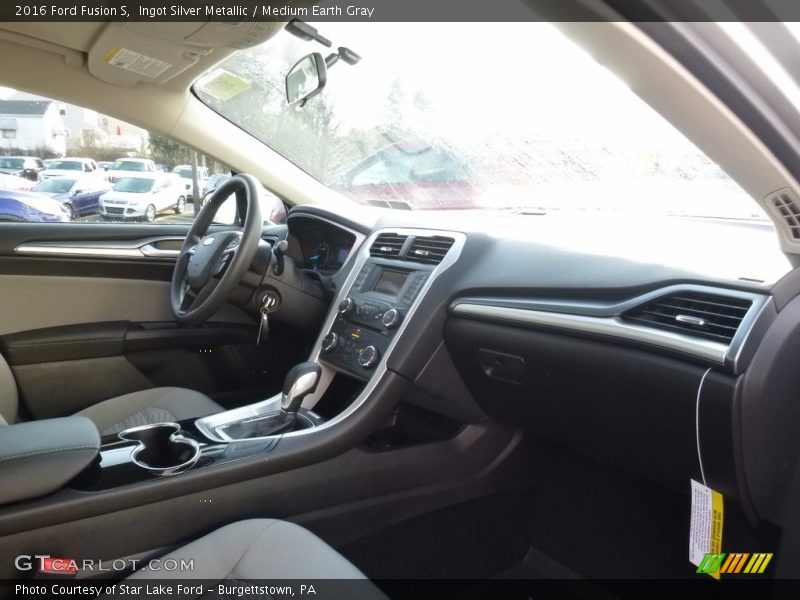 Ingot Silver Metallic / Medium Earth Gray 2016 Ford Fusion S