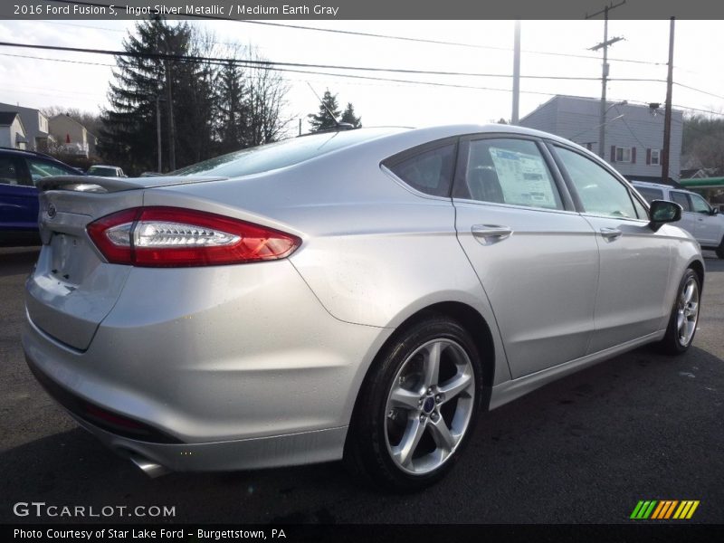 Ingot Silver Metallic / Medium Earth Gray 2016 Ford Fusion S