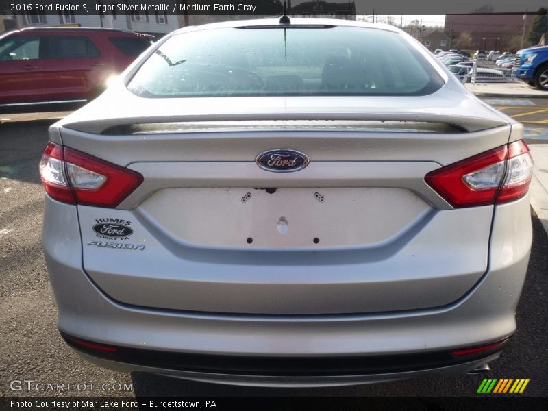 Ingot Silver Metallic / Medium Earth Gray 2016 Ford Fusion S