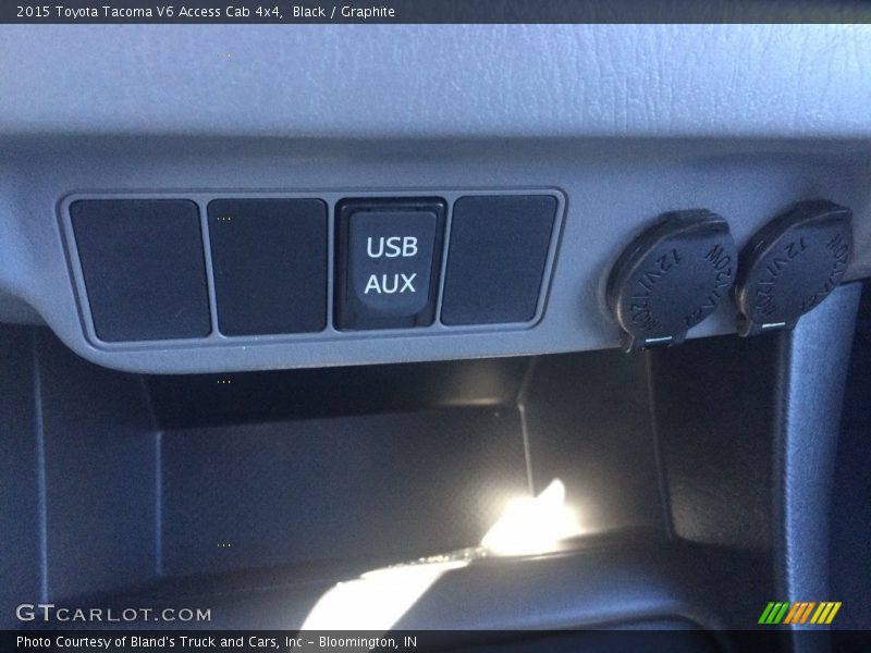 Black / Graphite 2015 Toyota Tacoma V6 Access Cab 4x4