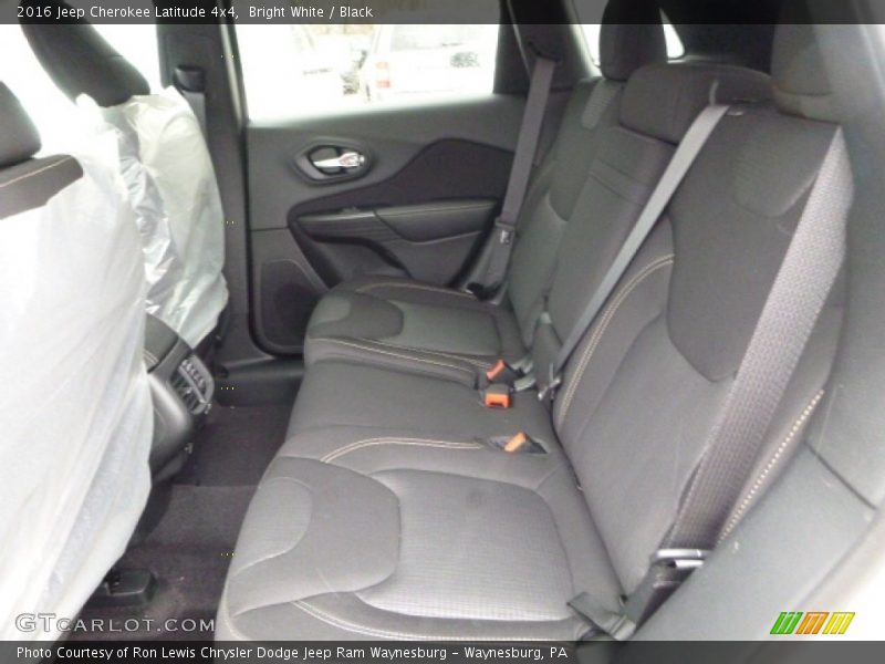 Bright White / Black 2016 Jeep Cherokee Latitude 4x4