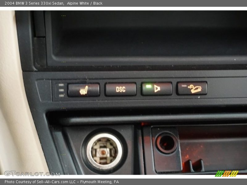 Alpine White / Black 2004 BMW 3 Series 330xi Sedan