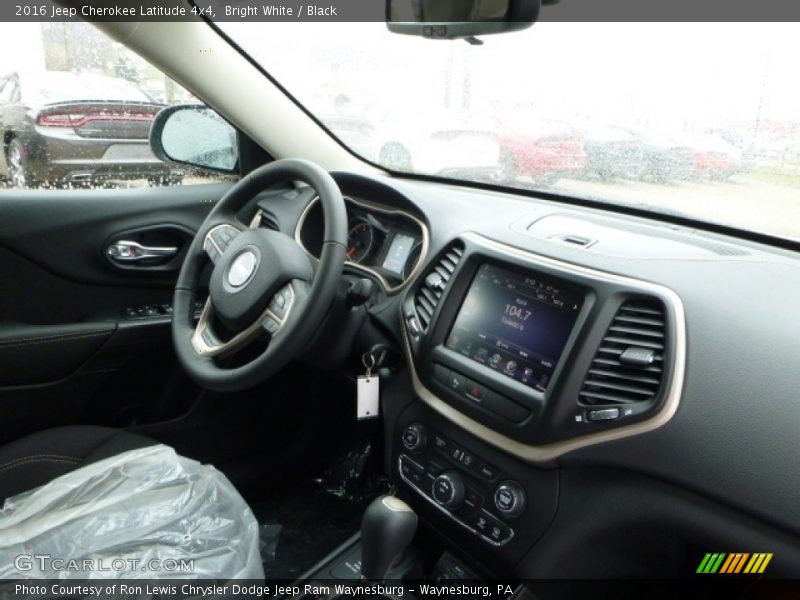 Bright White / Black 2016 Jeep Cherokee Latitude 4x4