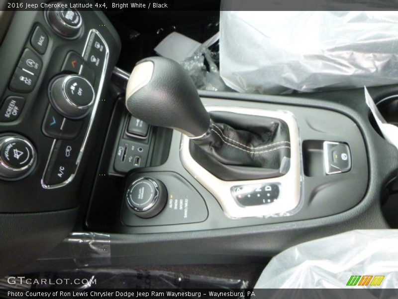Bright White / Black 2016 Jeep Cherokee Latitude 4x4
