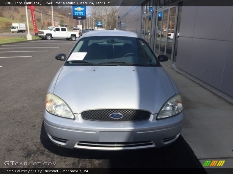 Silver Frost Metallic / Medium/Dark Flint 2005 Ford Taurus SE