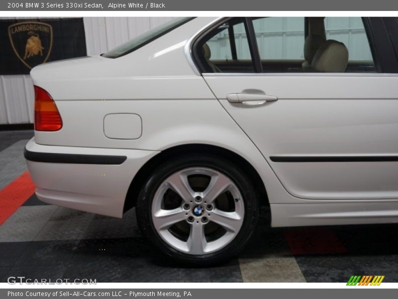 Alpine White / Black 2004 BMW 3 Series 330xi Sedan