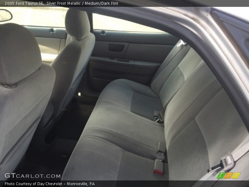 Silver Frost Metallic / Medium/Dark Flint 2005 Ford Taurus SE