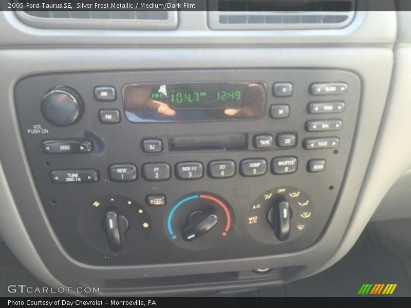 Silver Frost Metallic / Medium/Dark Flint 2005 Ford Taurus SE