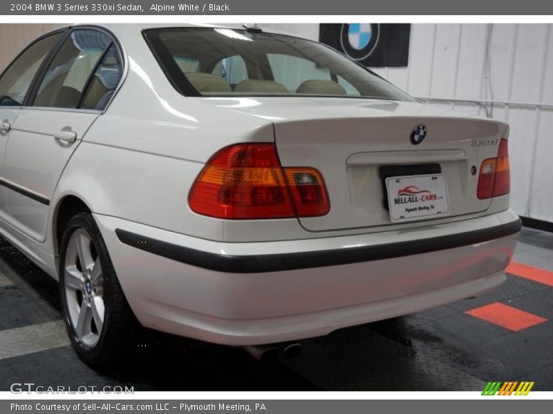 Alpine White / Black 2004 BMW 3 Series 330xi Sedan