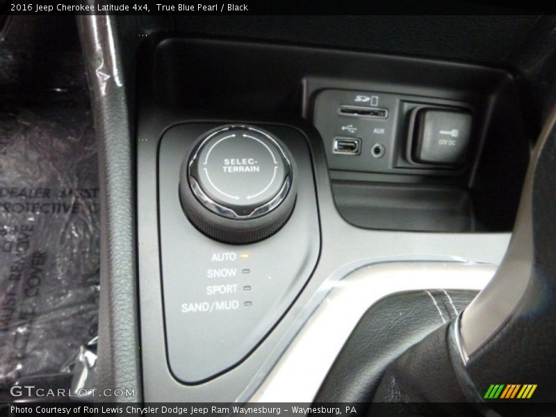True Blue Pearl / Black 2016 Jeep Cherokee Latitude 4x4
