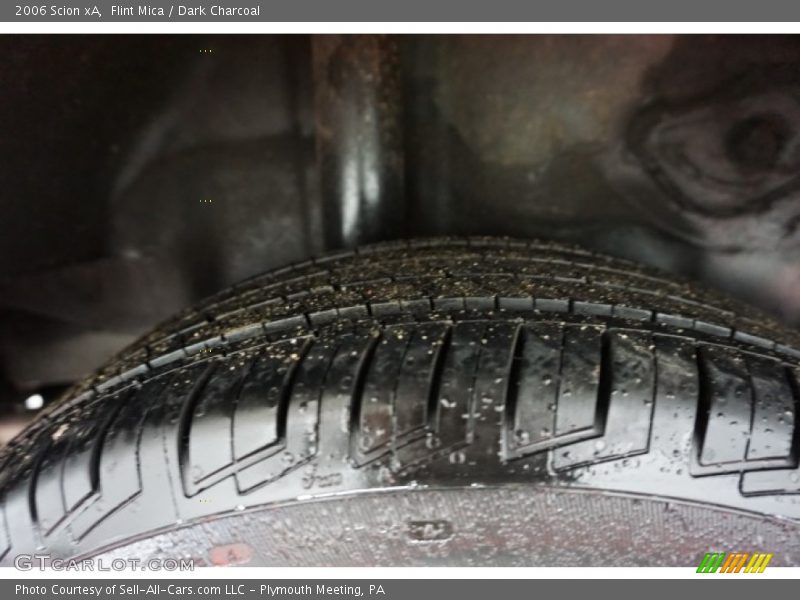 Flint Mica / Dark Charcoal 2006 Scion xA