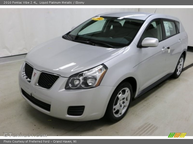 Liquid Platinum Metallic / Ebony 2010 Pontiac Vibe 2.4L